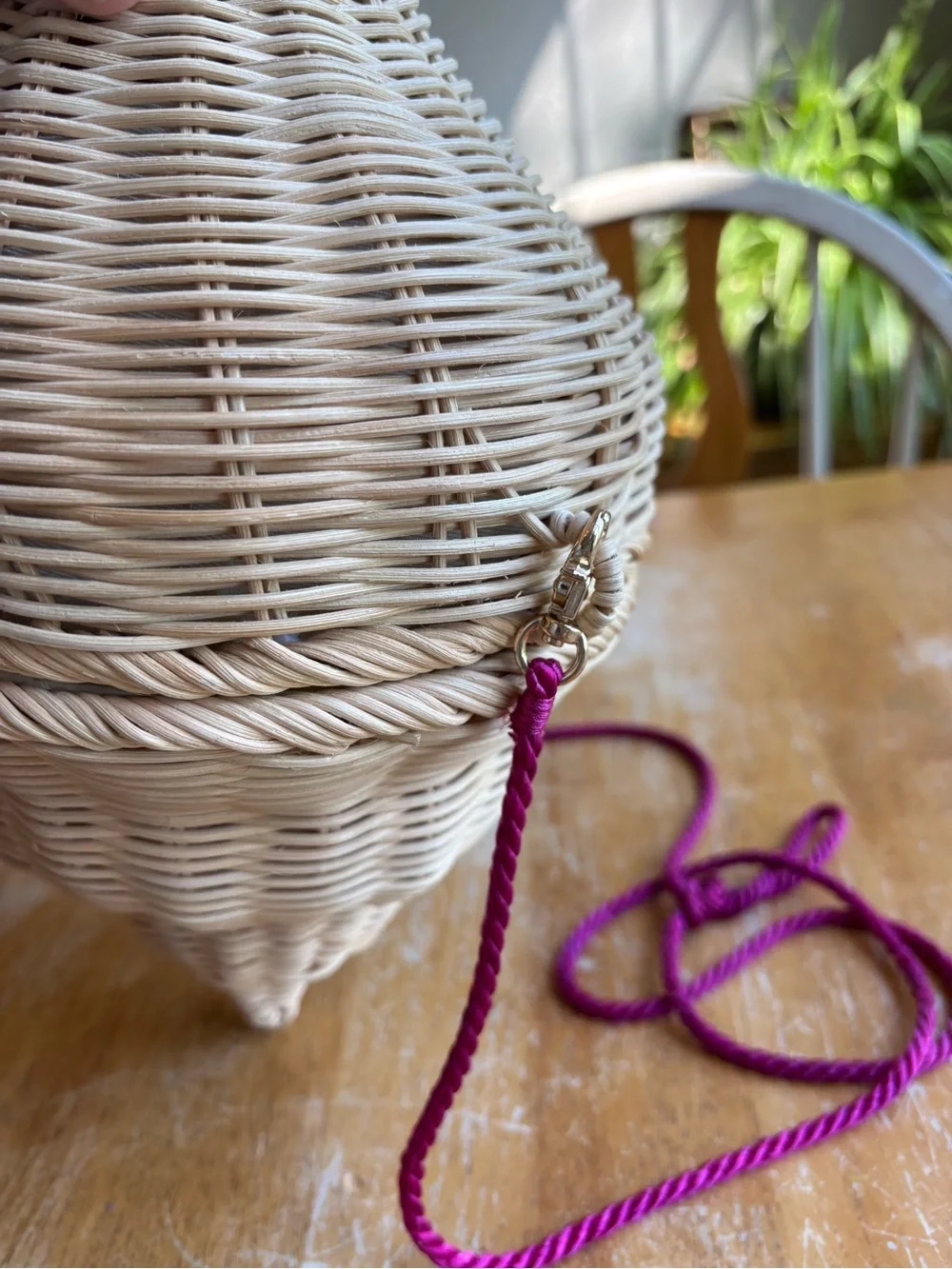 Woven Shell Crossbody Bag with Magenta Strap - Picture 5 of 9